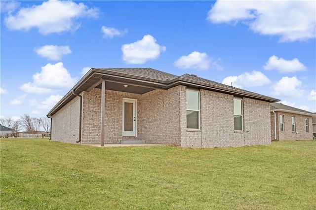 3610 N Wiley Drive, Siloam Springs, AR 72761