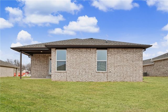 3610 N Wiley Drive, Siloam Springs, AR 72761