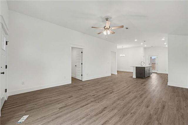 3610 N Wiley Drive, Siloam Springs, AR 72761