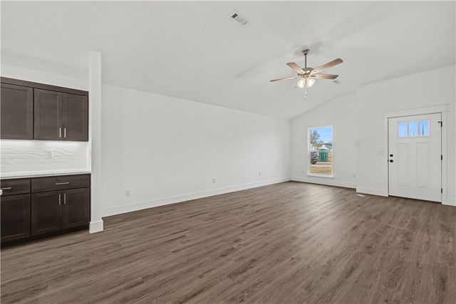 3610 N Wiley Drive, Siloam Springs, AR 72761