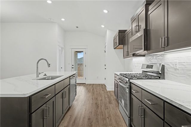 3610 N Wiley Drive, Siloam Springs, AR 72761