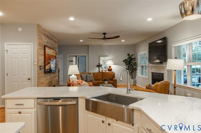 14100 Rigney Dr, Midlothian, VA 23113