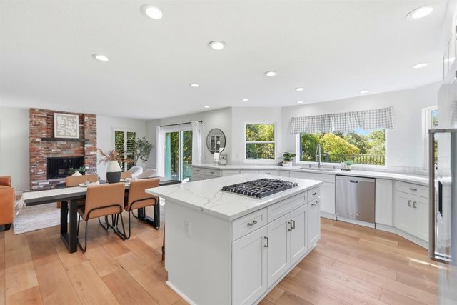 9290 S Ravine Ln, Fair Oaks, CA 95628