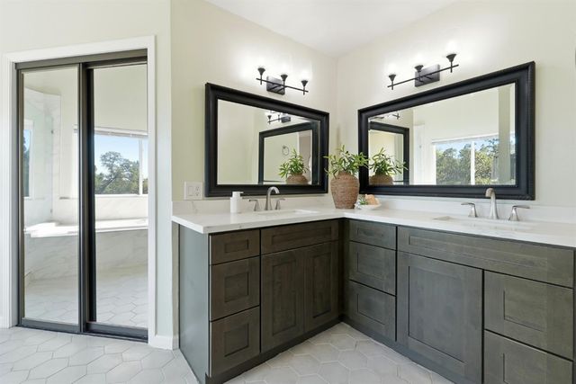9290 S Ravine Ln, Fair Oaks, CA 95628