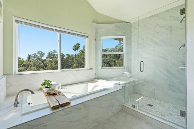 9290 S Ravine Ln, Fair Oaks, CA 95628