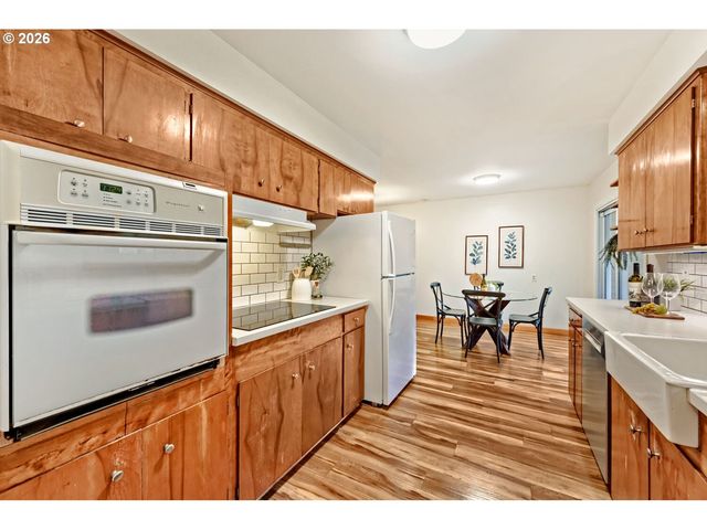 214 PARK Dr, Oregon City, OR 97045