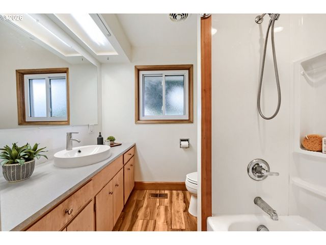 214 PARK Dr, Oregon City, OR 97045