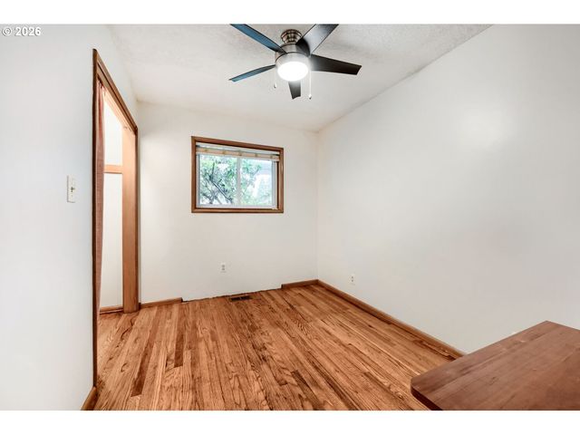214 PARK Dr, Oregon City, OR 97045