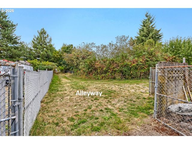 214 PARK Dr, Oregon City, OR 97045