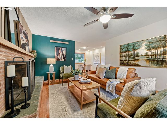 214 PARK Dr, Oregon City, OR 97045