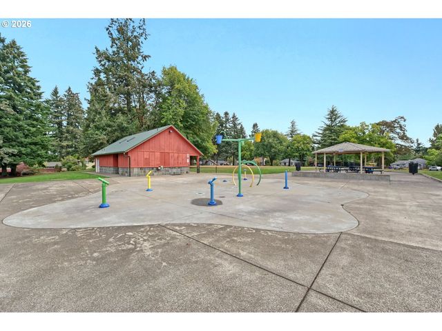 214 PARK Dr, Oregon City, OR 97045