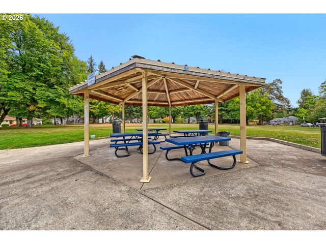 214 PARK Dr, Oregon City, OR 97045