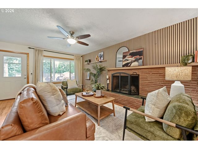 214 PARK Dr, Oregon City, OR 97045