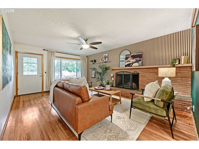 214 PARK Dr, Oregon City, OR 97045