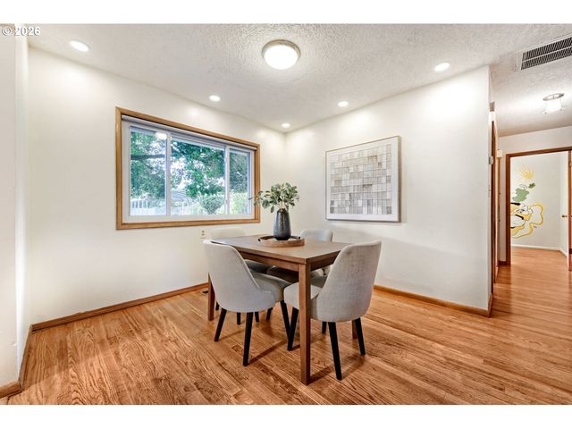 214 PARK Dr, Oregon City, OR 97045