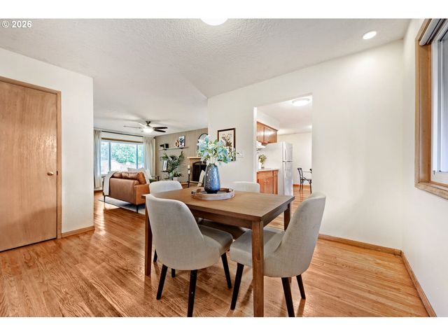 214 PARK Dr, Oregon City, OR 97045