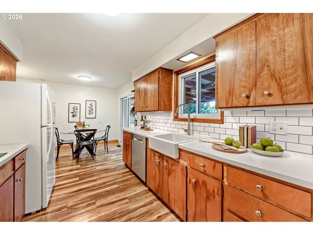 214 PARK Dr, Oregon City, OR 97045