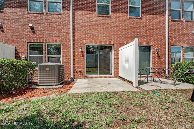 1591 LANDAU Road, Jacksonville, FL 32225