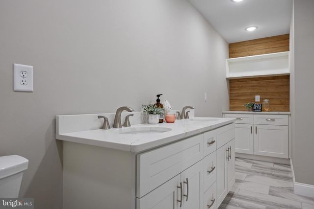 52 MADISON AVE, Mount Holly, NJ 08060