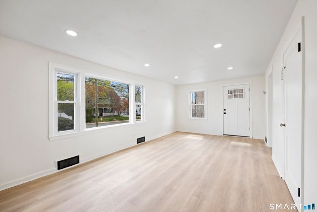 26 Foster Street, Manchester, CT 06040