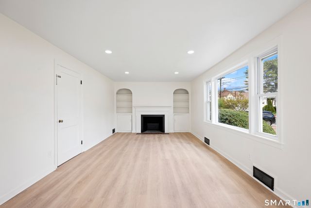 26 Foster Street, Manchester, CT 06040