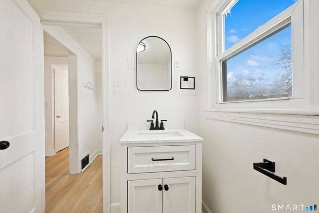 26 Foster Street, Manchester, CT 06040