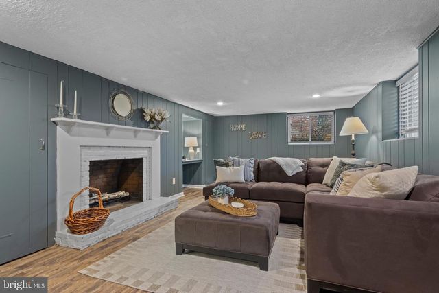 152 HUNTERS LN, Devon, PA 19333