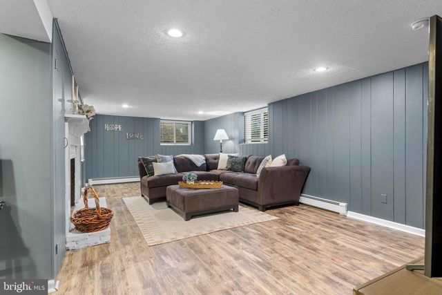 152 HUNTERS LN, Devon, PA 19333