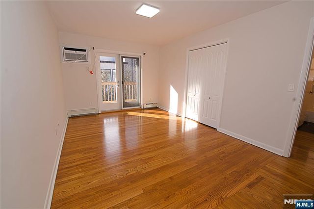 8 Leary Lane 4, Edgewater, NJ 07020