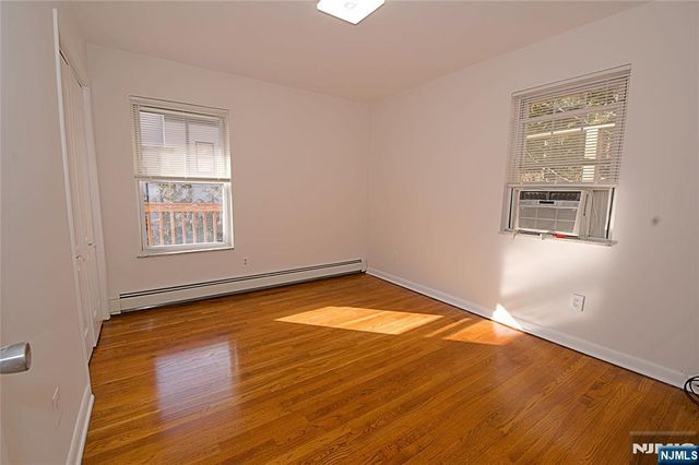 8 Leary Lane 4, Edgewater, NJ 07020