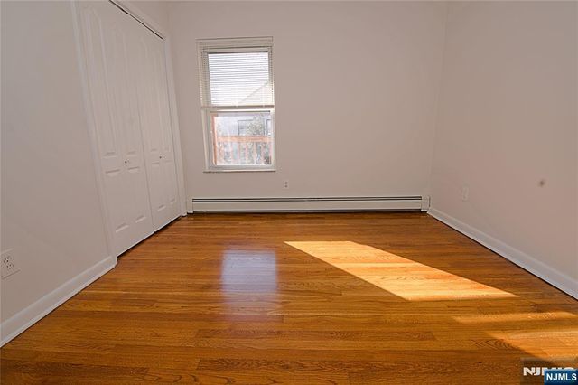 8 Leary Lane 4, Edgewater, NJ 07020