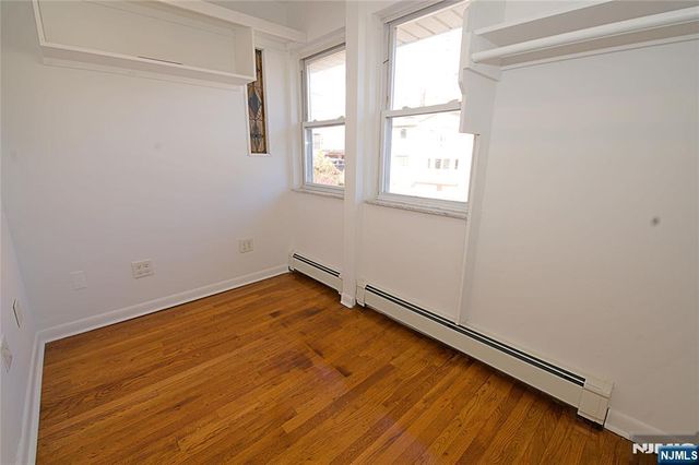 8 Leary Lane 4, Edgewater, NJ 07020