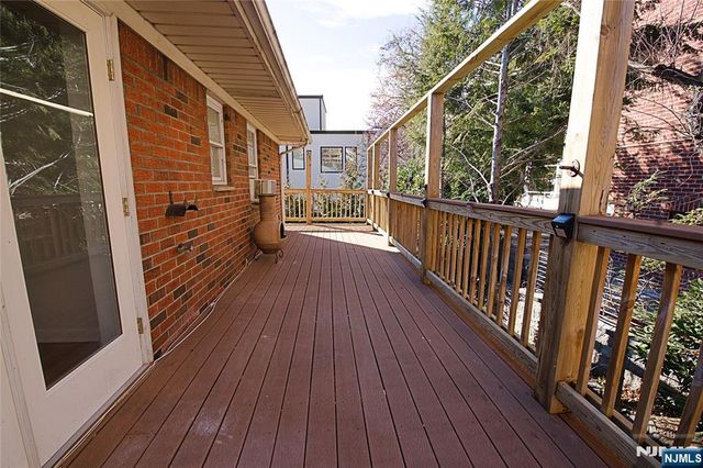 8 Leary Lane 4, Edgewater, NJ 07020