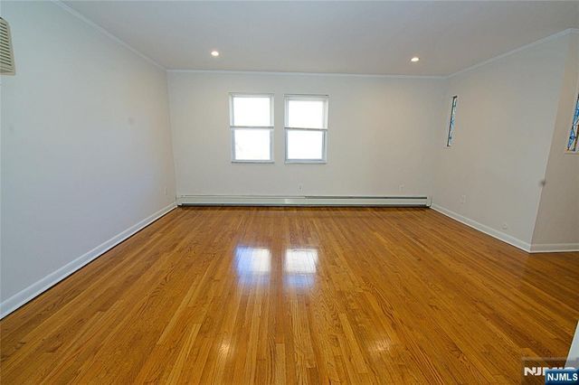 8 Leary Lane 4, Edgewater, NJ 07020