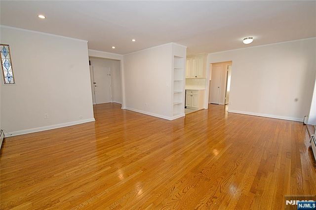 8 Leary Lane 4, Edgewater, NJ 07020