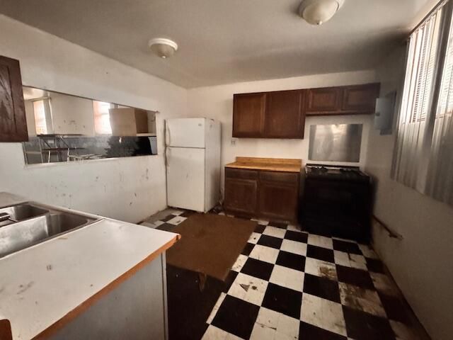 2752 Elkhart Street, Lake Station, IN 46405