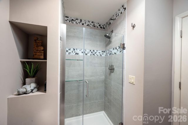 118 Cloverleaf Lane, Asheville, NC 28803