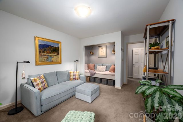 118 Cloverleaf Lane, Asheville, NC 28803