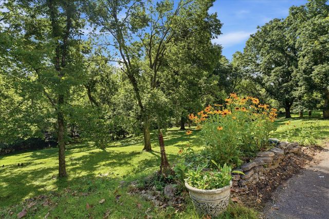 812 Fonnic Dr, Nashville, TN 37207