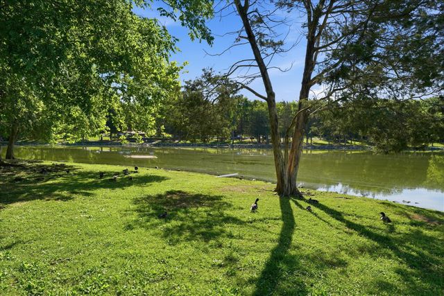 812 Fonnic Dr, Nashville, TN 37207