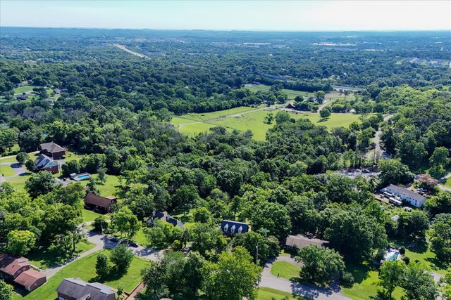 812 Fonnic Dr, Nashville, TN 37207