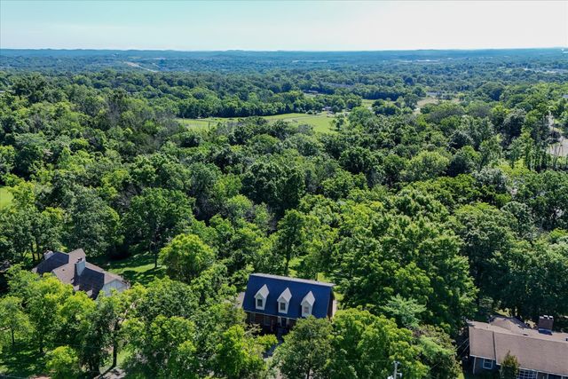 812 Fonnic Dr, Nashville, TN 37207