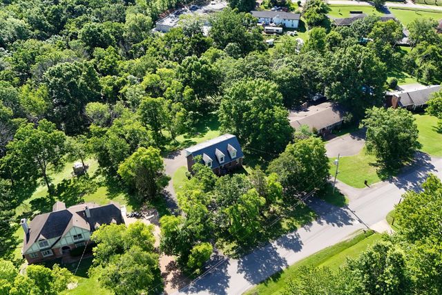 812 Fonnic Dr, Nashville, TN 37207