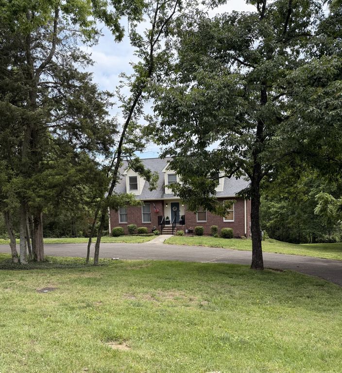 812 Fonnic Dr, Nashville, TN 37207