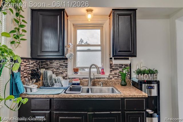 6515 Ashton Avenue, Detroit, MI 48228