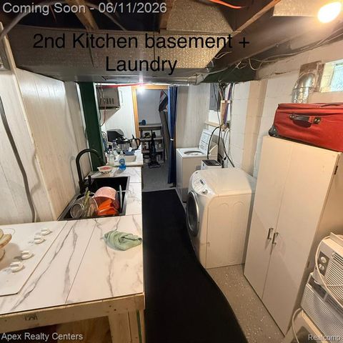 6515 Ashton Avenue, Detroit, MI 48228