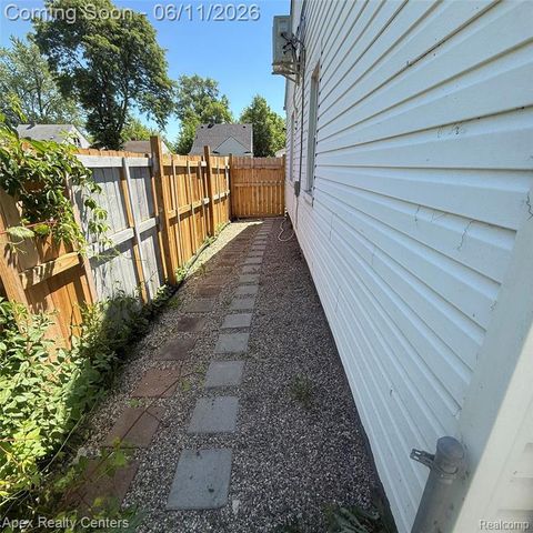 6515 Ashton Avenue, Detroit, MI 48228