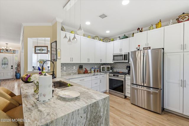 6 Fountain View Drive, Barnegat, NJ 08005