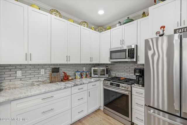 6 Fountain View Drive, Barnegat, NJ 08005