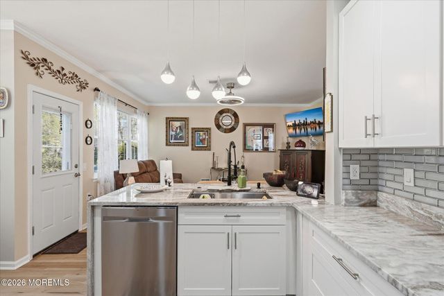 6 Fountain View Drive, Barnegat, NJ 08005